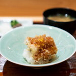 たきや - 穴子丼 蟹の味噌汁 香の物