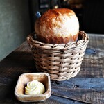 Restaurant Chez Noix - ブリオッシュパンとバター