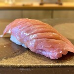 恵比寿 えんどう - 大間のマグロ 背とろ　脂がのり申し分のない美味しさ　筋も気になりません