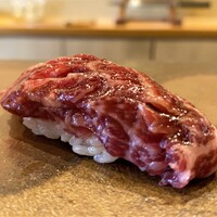 恵比寿 えんどう - ニタリ鯨　脂がとても上品で食べ易くさっぱりとして美味しいです♪