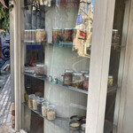 OLD NEPAL TOKYO - 外観からアチャールを漬けてるのが見物できちゃうアチャール博物館。見物料無料という素晴らしさ。