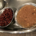 OLD NEPAL TOKYO - ティムルコチョプ＆ゴルベラコアチャール。ティムルコチョプは辛味増しに必須。ゴルベラコアチャールはフレッシュだけどしっかり酸味があってそのまま喰ってもメェェェェェ！