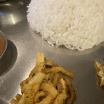 OLD NEPAL TOKYO - ムラコアチャール＆バート。ムラコアチャールはほんのりした酸味。ダル＆バートは1回ずつおかわりしました。うメェェェェェェんだもん。