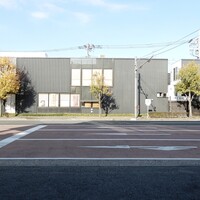 天然うなぎ しま村 - 日吉元石川線を挟んで、お店全景を撮影しまた。
