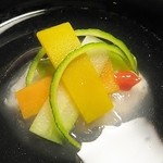 しのはら - 椀　鱧葛饅頭 五色短冊(胡瓜、南京、人参、大根、水前寺海苔)　糸柚