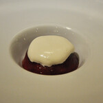 レストラン アラジン - 苺とリュバーブのコンポートを苺ゼリーで包んでアマレットクリーム