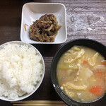 居喰処 光 - 2021/01/01
      本日の日替り 豚汁定食 500円 隠し餅入り