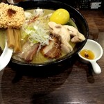 金字塔 - 特製しおラーメン　1000円　トリュフオイルと贅沢な具材。