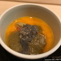 はらまさ - 蟹とフォアグラの茶わん蒸し、トリュフ 濃厚。トリュフの香りがいいですね。大好きな一品。
