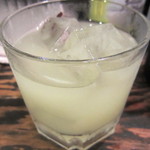 立ち呑み処　たなか屋 - あらごしゆず酒（ロック）￥380（ソーダ割り￥450。。）