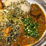 吉田カレー  - ビーフカレー・カスリメティ