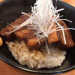 らーめん専門 うしおととり - 限定の角煮丼
      