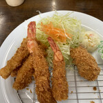 Asahiya - シーフードフライ
                        少し食べたので、牡蠣は3個、イカフライ3〜4個、海老フライ2本入ってます