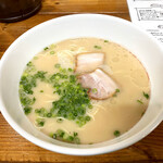 麺謹製3L's - とんこつらーめん 500円