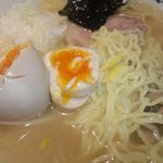 子竜 - 中細ちぢれ麺と半熟味玉