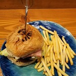 nikujirunoikeniekingusukafe - 上空からベーコンチーズバーガー