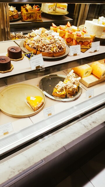 ルポ バイ パティスリーイーズ Repos By Patisserie Ease 新宿三丁目 ケーキ 食べログ