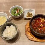 ロンフー ビストロ - 麻婆豆腐定食　麻辣デビル