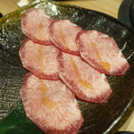 焼肉ソムリエ 萬樹亭 - 上薄塩タン