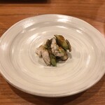 とり喜 - 鶏肉とアボカドの山葵和え