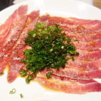 焼肉ソムリエ 萬樹亭 福島店 - ツラミ刺身