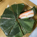 植万 - 二重の鱒寿司　花ます