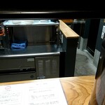 だるま製麺所 - 厨房とは仕切り