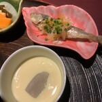 赤坂 渡なべ - 海老芋の茶わん蒸し 海老芋がいいアクセント。わりとしっかりとした茶わん蒸し。豆鯵の南蛮漬け 頭からサクッといただけました。南蛮漬けは母がよく作ってくれたんです。　