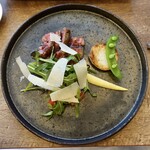 VANNO - 黒毛和牛もも肉のタリアータ