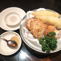 廣東料理 民生 ヒルトンプラザウエスト店 - 名物のイカの天ぷら・フグの天ぷら
