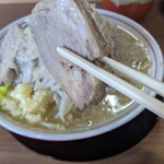 ラーメン盛 - 厚みのあるややパサなチャーシュー