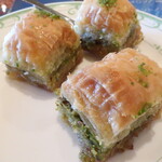 Stella Dining&Bar - Baklava（バクラワ（３個））「ピスタチオとシロップがきいた一口サイズのパイ。」(Turkish pistachio pie) ※メニュー表記通り
