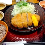 大戸屋 - 四元豚のロースかつ定食