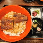 Futaba - 令和3年1月
                        特鰻丼セット　4470円(税込)
                        肝吸い・香の物付　鰻約1尾(関西まむし丼。上に2枚、中に２枚 蒲焼入っています)