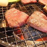 アラジン - 赤身モモを焼いてます　肉の美味さが分かります＾＾