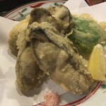 さか本 そば店 - ご本尊の牡蠣天。旨い