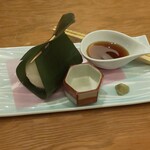 和食バル 音音 - もっちり笹餅豆腐
