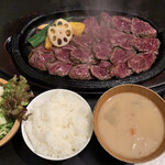 Nikuga Ichiban - ハイキングテンダーステーキ定食