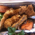 居喰処 光 - 2021/01/03
      おまかせ弁当 1,100円