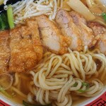 万世麺店 - サクサクの厚切りパーコー。