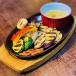 Ebisu Yamanoue Baru - 10種類の焼き野菜の温かなバーニャカウダ