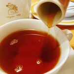コメダ珈琲店 - 紅茶に余ったシロップを入れてみた
