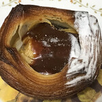 ブーランジェリー スドウ - バナナの酸味とチョコソースの甘みが効いています！