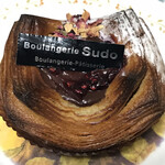 ブーランジェリー スドウ - チョコクリームとフランボワーズソースを合わせたデニッシュ