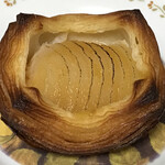 ブーランジェリー スドウ - 洋梨のシロップ漬けとカスタードクリームを乗せたデニッシュです。