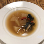 Kanto Mmeisai Fukkorou - 烏骨鶏入り薬膳スープ
                      烏骨鶏って本当に黒いのですね。