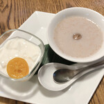 Kanto Mmeisai Fukkorou - 三種豆のココナッツ風味しるこ、杏仁豆腐
                      ココナッツとあんこって合うんですね。