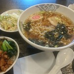 台湾菜館 弘城 - 菜館セット 850円  ラーメン&魯肉飯(小)