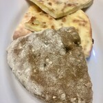 Abats - アルタムーラで買ってきた雑穀パンも大変美味しかったですよ