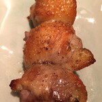 オオクサ - 巨大な焼鳥の面目躍如　熊野地鶏のモモです